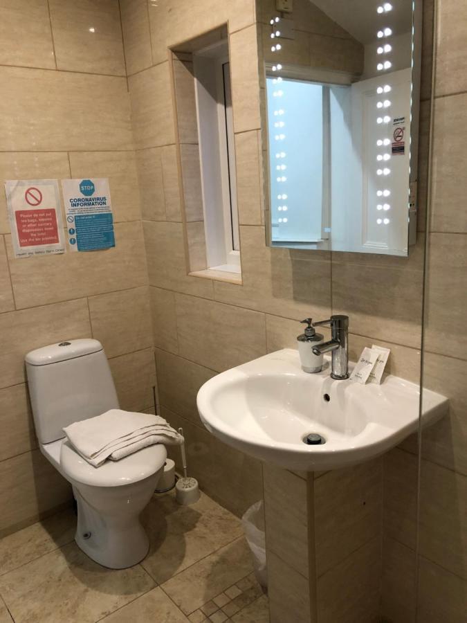 Single Room Private External Bathroom