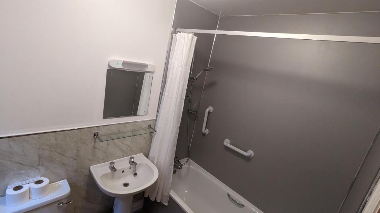 Budget Double Room,1466327117:JPEG