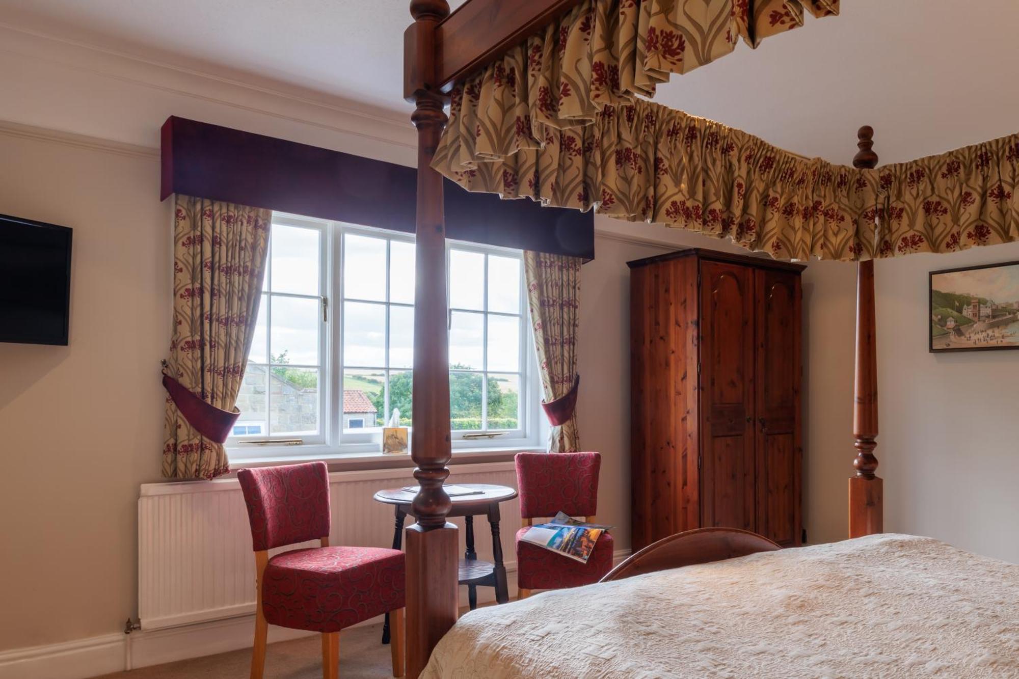 Double Room Four Poster Bed