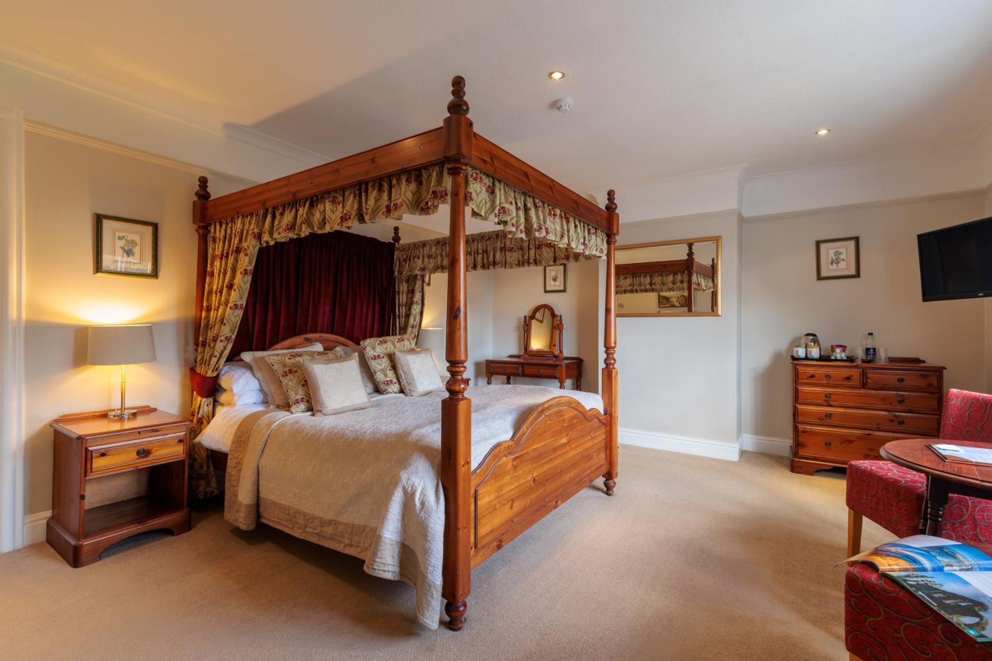 Double Room Four Poster Bed