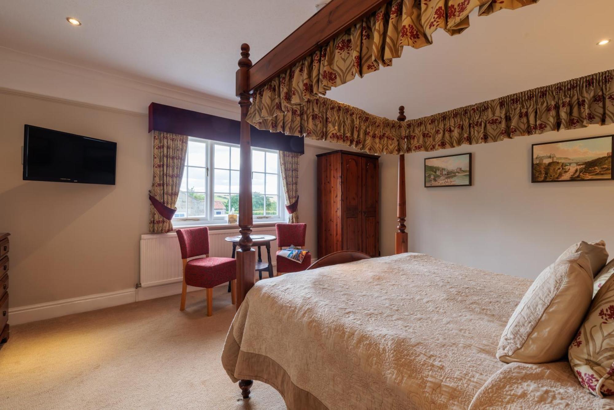 Double Room Four Poster Bed