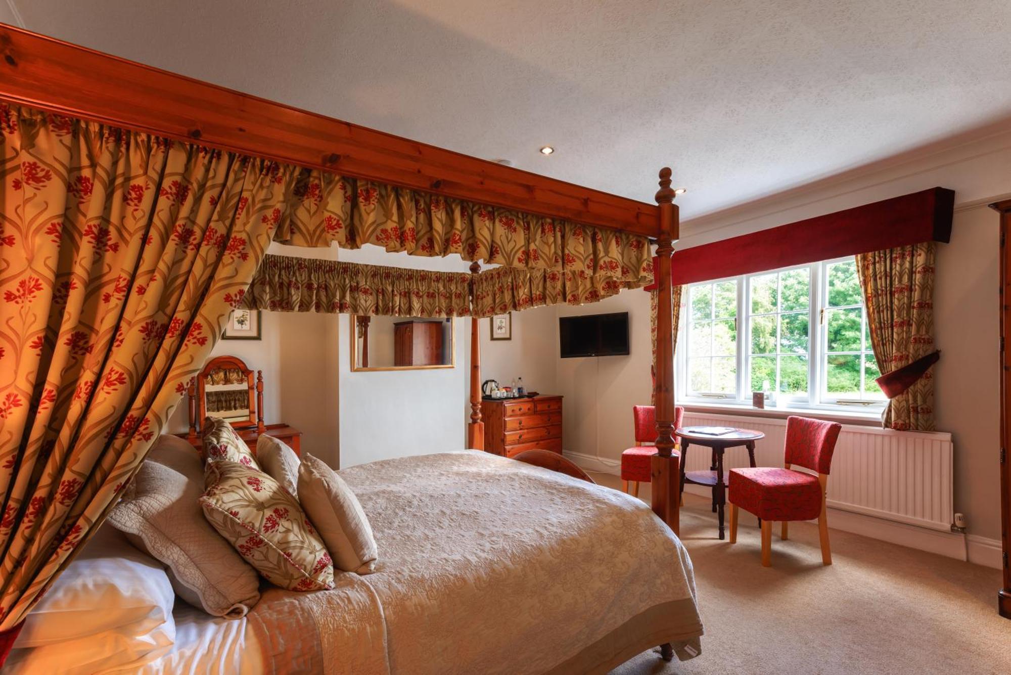 Double Room Four Poster Bed