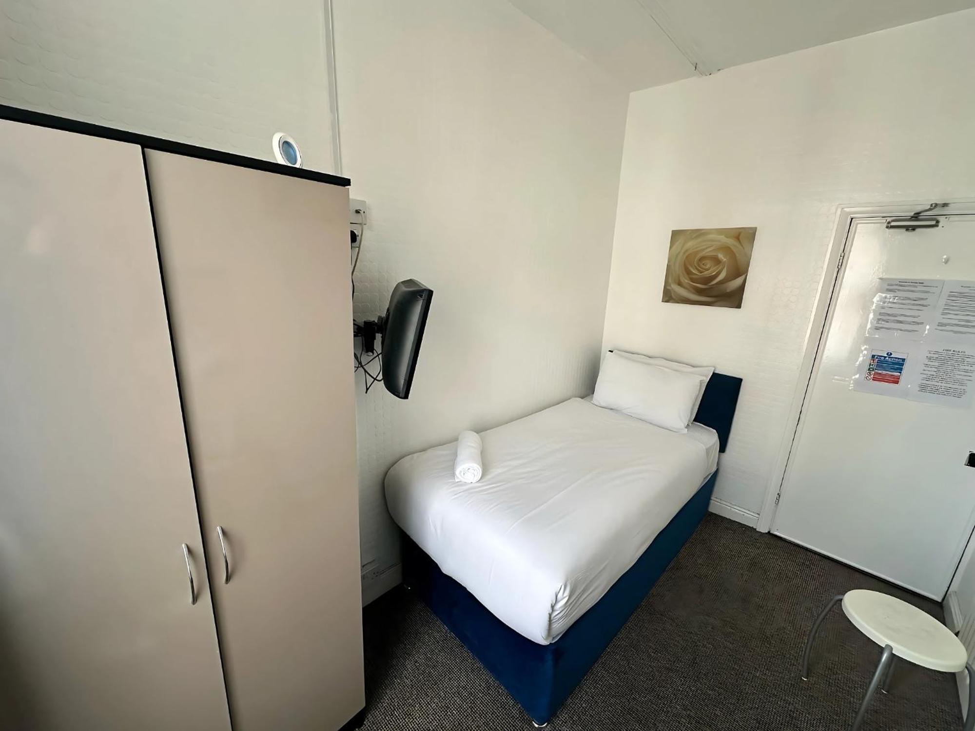 Single Room with Shared Bathroom,1666674541:JPEG