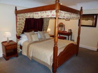 Double Room Four Poster Bed,64447285:JPEG