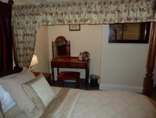 Double Room Four Poster Bed